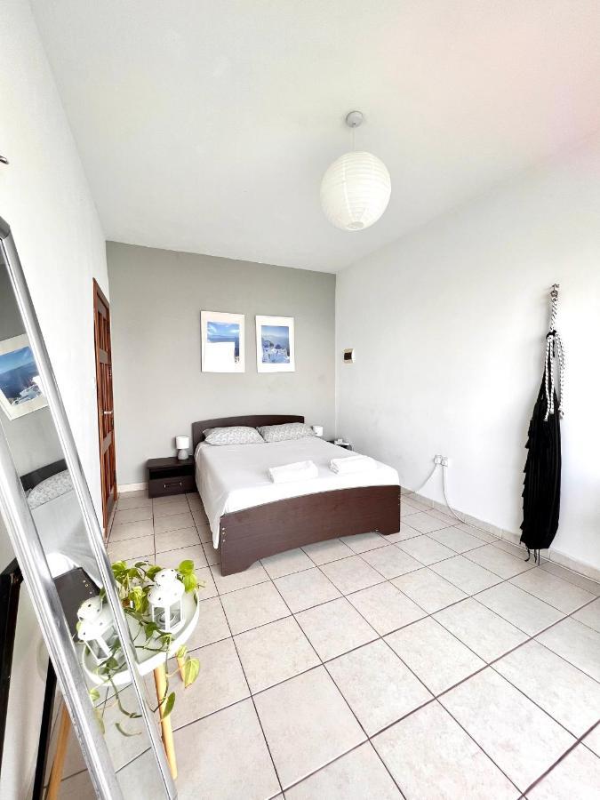 F8 1 Seaview Room, Living And Bathroom Shared , Stjulians Saint Julian's Ngoại thất bức ảnh
