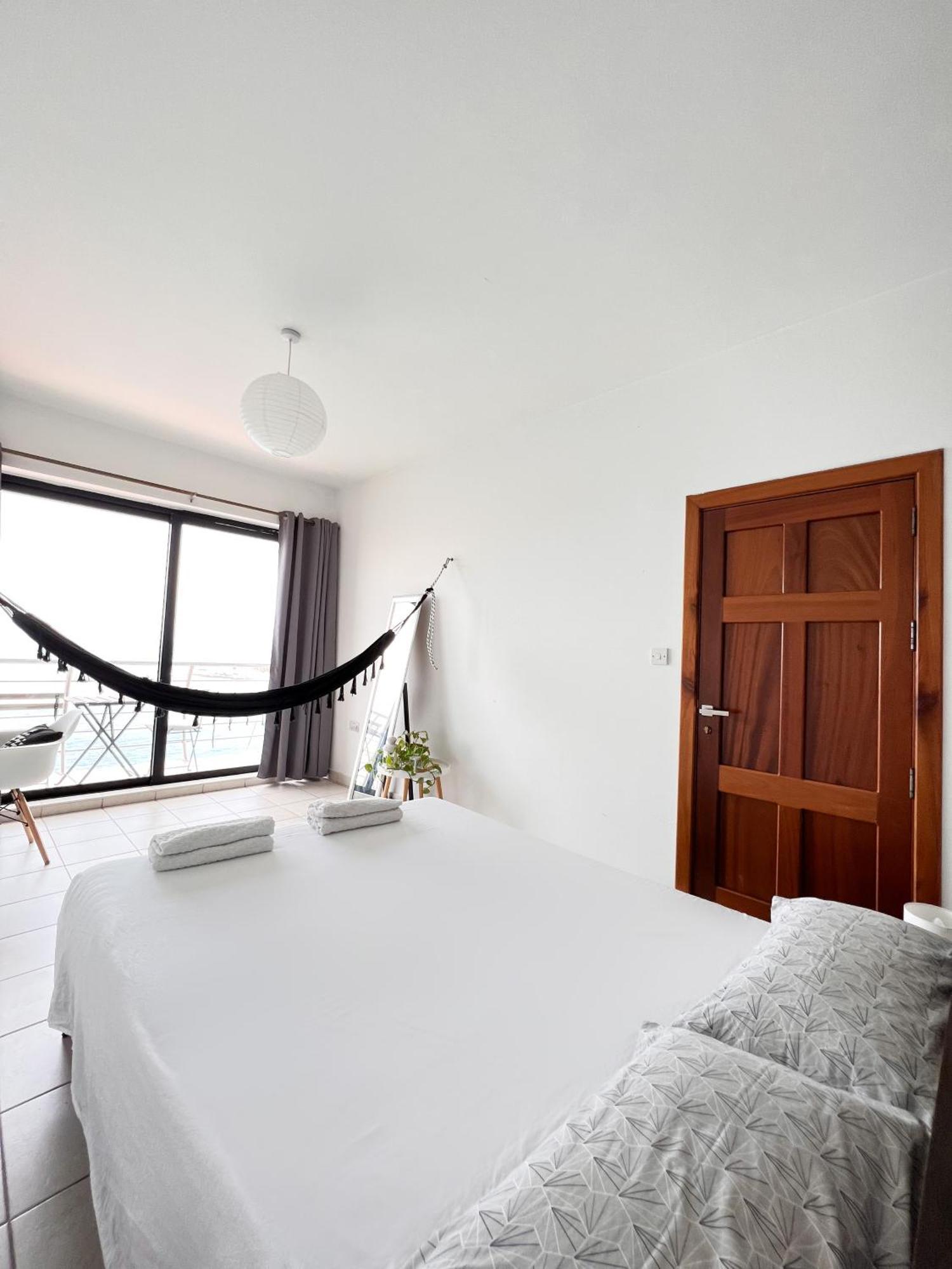 F8 1 Seaview Room, Living And Bathroom Shared , Stjulians Saint Julian's Ngoại thất bức ảnh