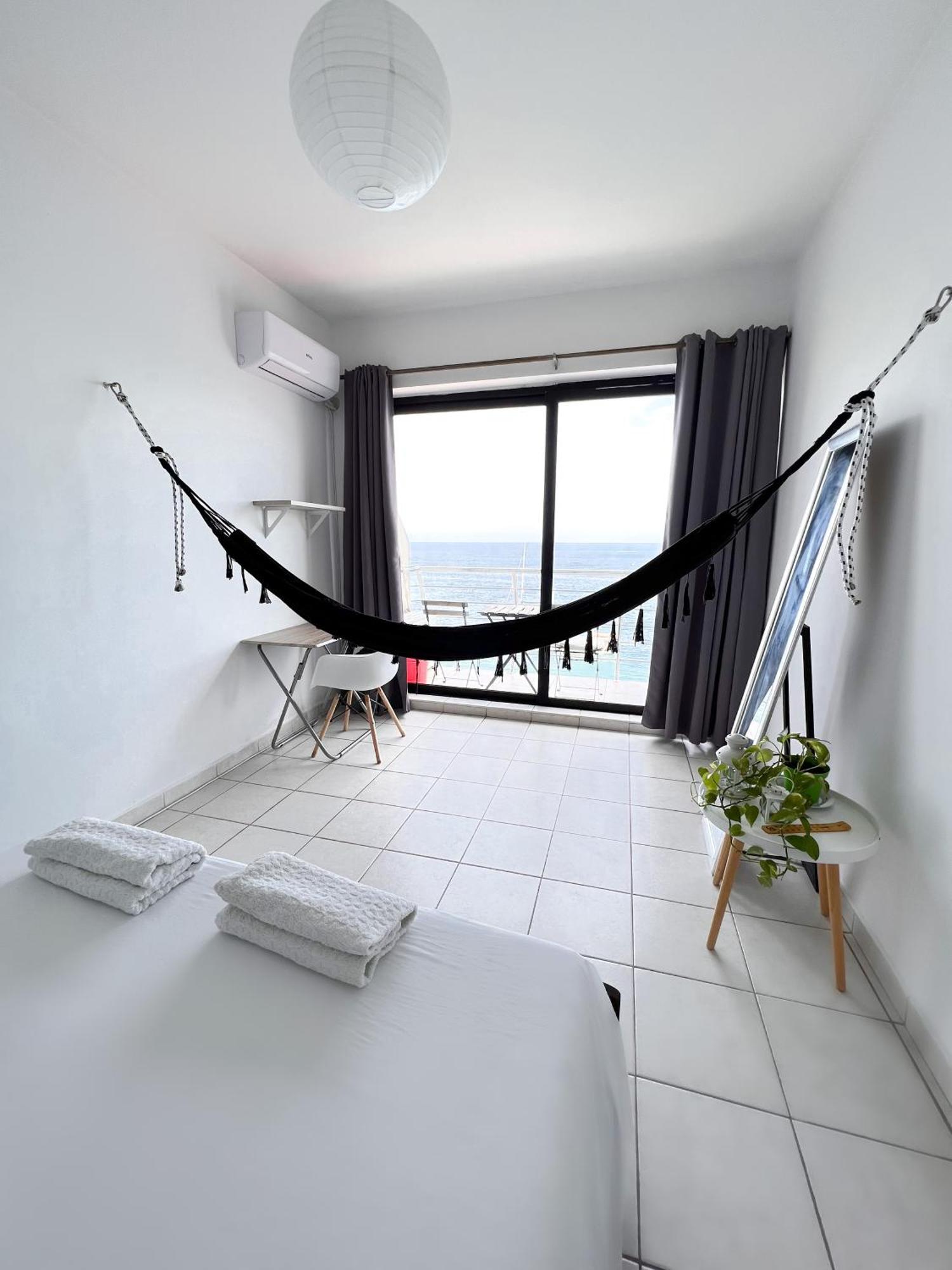 F8 1 Seaview Room, Living And Bathroom Shared , Stjulians Saint Julian's Ngoại thất bức ảnh
